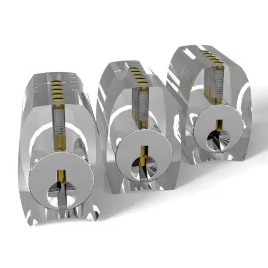 Drie transparante oefensloten met standaard pins en security pins