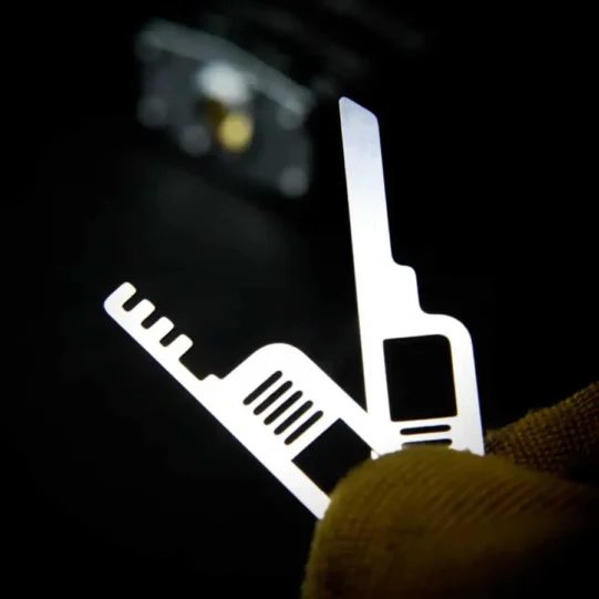 Masterlock hangslot eenvoudig openen met gereedschap van Sparrows