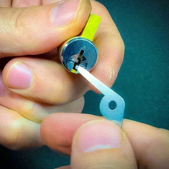 Dragon lockpick tension wrench gebruiken